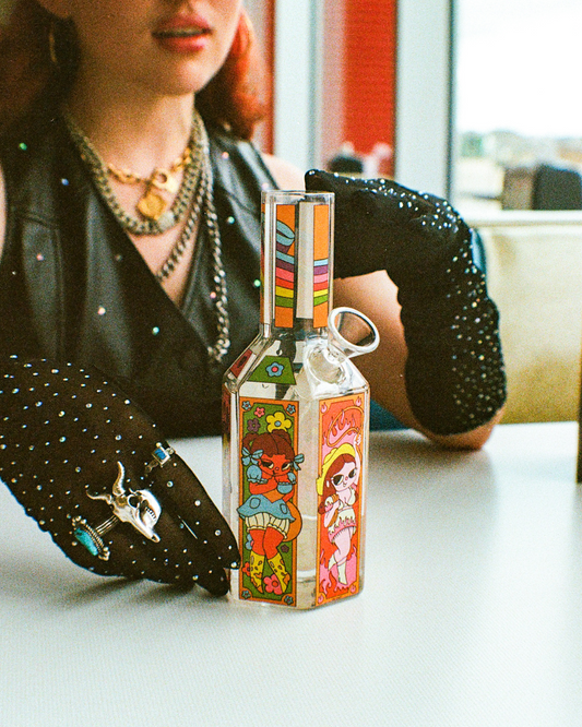 🤠 Meet the Smoke Show Bong: A Rootin’-Tootin’ Cute Bong for the Girlies